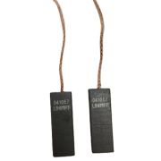 Угольные щетки, 5x13,5x40 клееные, провод по центру (комп. 2шт) Угольные щетки, 5x13,5x40 клееные, провод по центру (комп. 2шт)