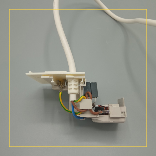 Сетевой фильтр для стиральной машины Indesit/Ariston (со шнуром) 091633