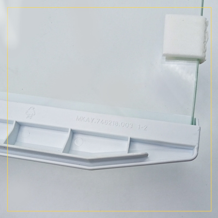Полка-стекло для холодильника Атлант 769748500800 495х325 мм (с передним обрамлением)