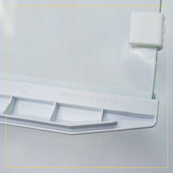 Полка-стекло для холодильника Атлант 769748500800 495х325 мм (с передним обрамлением)